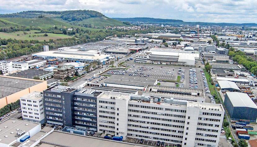 In der Lidl-Deutschlandzentrale (schwarz-wei&szlig;es Geb&auml;ude im Vordergrund) arbeiten 1000 Angestellte in einem gemieteten Geb&auml;ude.Foto: Manuel Maier