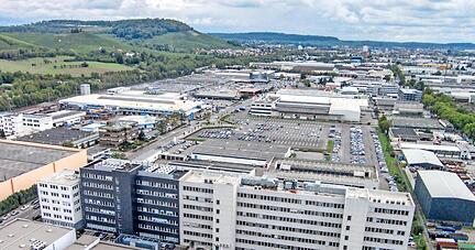 In der Lidl-Deutschlandzentrale (schwarz-weißes Gebäude im Vordergrund) arbeiten 1000 Angestellte in einem gemieteten Gebäude.Foto: Manuel Maier