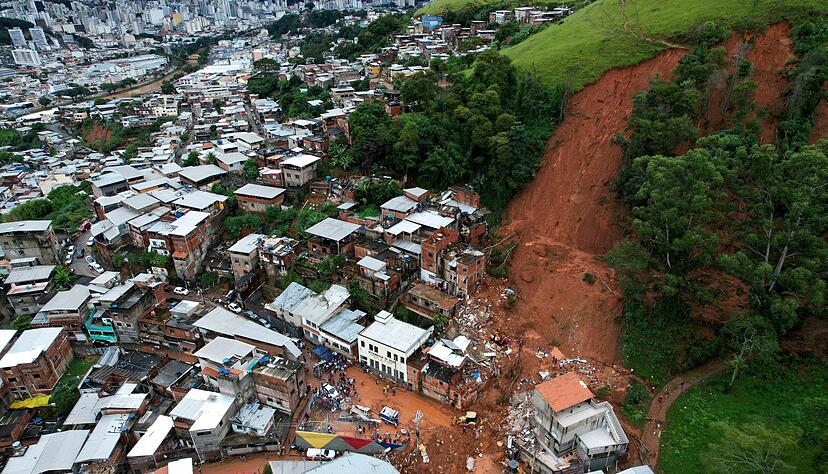 Mehrere H&auml;user sind bei den &Uuml;berschwemmungen eingest&uuml;rzt.