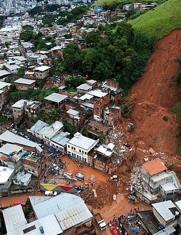 Mehrere H&auml;user sind bei den &Uuml;berschwemmungen eingest&uuml;rzt.