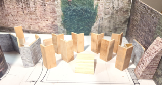 Entwurf: Die von B&uuml;hnenbildner Martin Wilhelm geplante Kulisse f&uuml;r die Auff&uuml;hrung der Burgfestspiele Stettenfels im Jahr 2026.