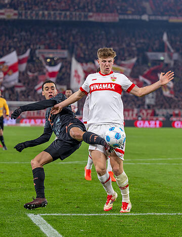 Finn Jeltsch spielt beim VfB Stuttgart, hat aber das Interesse einiger Topclubs geweckt. Dazu gehört auch der FC Bayern München. Finn Jeltsch spielt beim VfB Stuttgart, hat aber das Interesse einiger Topclubs geweckt. Dazu gehört auch der FC Bayern München.