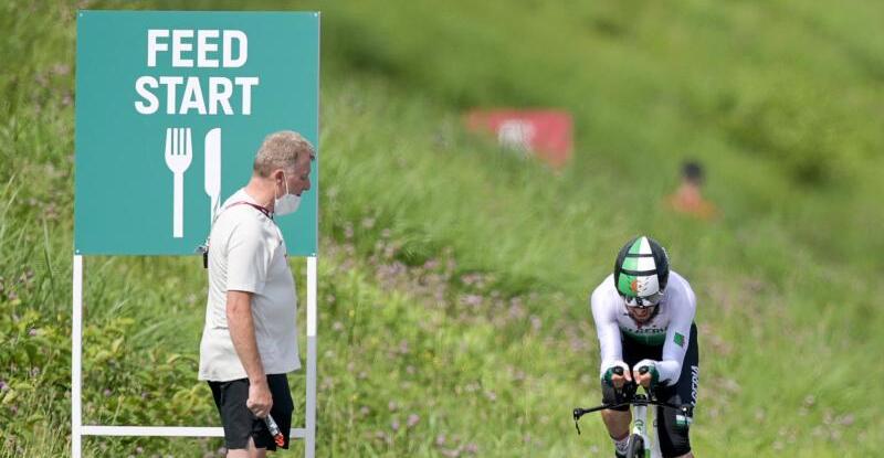 Sportdirektor Patrick Moster (l) muss nach seinen rassistischen Äußerungen aus Tokio abreisen.