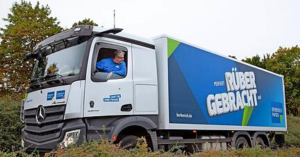 Den neuen Markenauftritt hat der Heilbronner Papiergro&szlig;h&auml;ndler Berberich auch auf seinen Lkw umgesetzt. Das Traditionsunternehmen tritt seit vergangenem Jahr mit den beiden Bereichen Papier und Systems am Markt auf.
Berberich