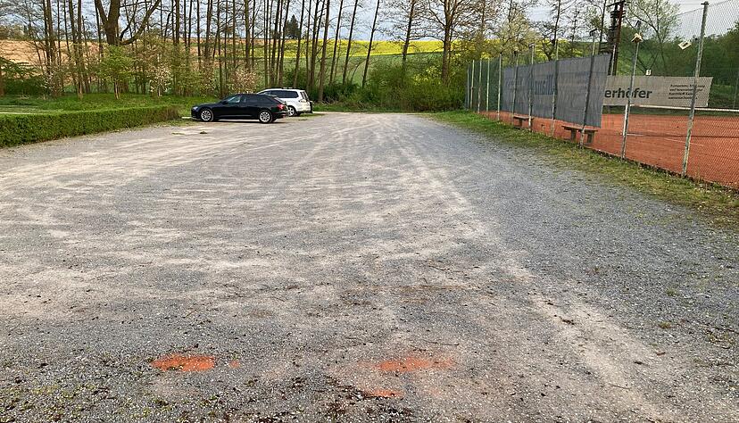 Eppingen: Der Tennisclub Rohrbach erweitert seine Anlage um ein Spielfeld. Das soll im Osten der Anlage geschehen, wo sich heute noch die Parkpl&auml;tze befinden.