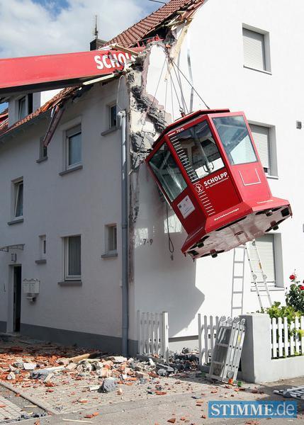 Kran stürzt in Wohnhaus | 22.06.