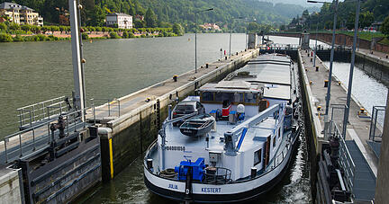 Neckar-Schleuse in Heidelberg.