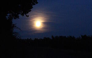 Wenn der Mond die Sonne ablöst. Foto: Tschürtz Wenn der Mond die Sonne ablöst. Foto: Tschürtz