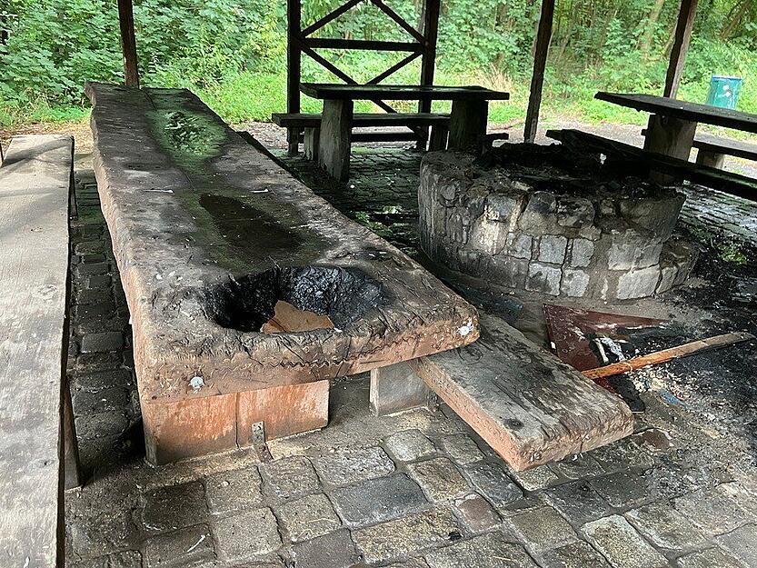 Wie das Feuer ausgebrochen ist, ist noch unklar.