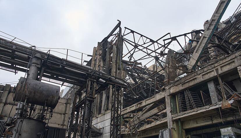 Immer wieder sind Kraftwerksanlagen in der Ukraine Ziel russischer Angriffe aus der Luft. (Archivbild) Immer wieder sind Kraftwerksanlagen in der Ukraine Ziel russischer Angriffe aus der Luft. (Archivbild)