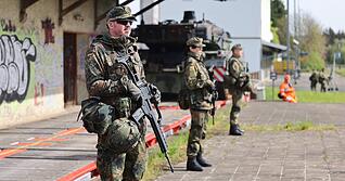 Der Heimatschutz, hier ein Symbolbild, ist eine der Aufgaben, für die Reservisten der Bundeswehr im Verteidigungsfall eingesetzt würden.