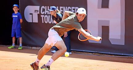 Revanche geglückt: Liam Gavrielides, der beim TC Oberstenfeld wichtige Entwicklungsschritte gemacht hat, gewinnt 6:3, 6:4 gegen Benjamin Hassan.
Foto: Ralf Seidel