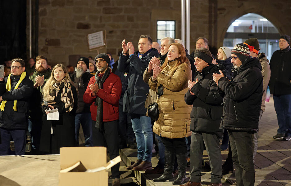 Rund 1000 Teilnehmer bei Demonstration gegen Rechts in Neckarsulm Rund 1000 Teilnehmer bei Demonstration gegen Rechts in Neckarsulm