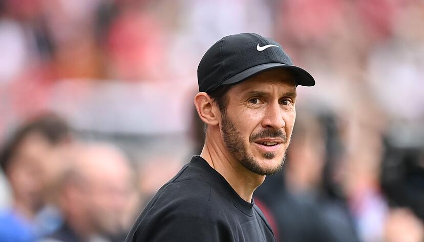 SC-Coach Schuster wird bald den Freiburger Neuzugang Suzuki trainieren. SC-Coach Schuster wird bald den Freiburger Neuzugang Suzuki trainieren.