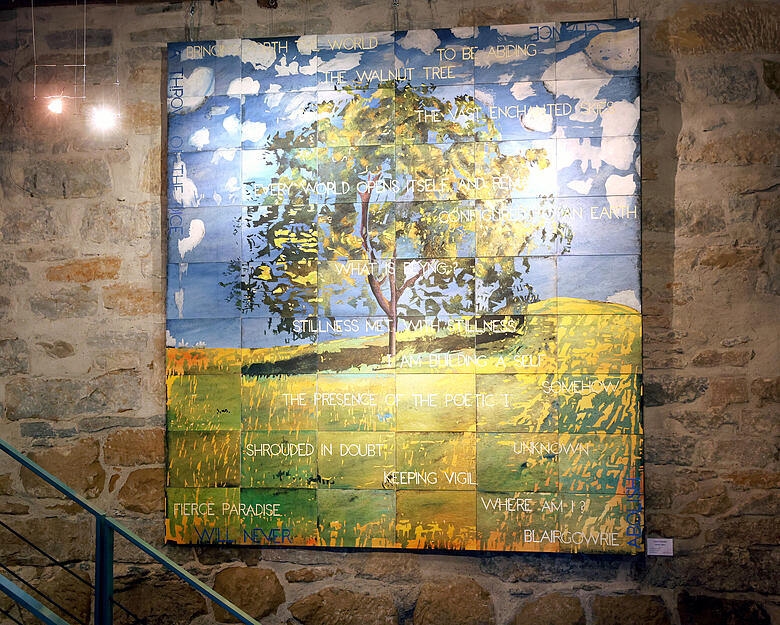 Das System aus vielen Leinwandtafeln ist ein Markenzeichen des Künstlers Imants Tillers.