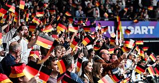 Volles Haus in Stuttgart: Die Fans in der Porsche-Arena machten die drei Vorrundenspiele der deutschen Nationalmannschaft jeweils zu Handball-Festen.
