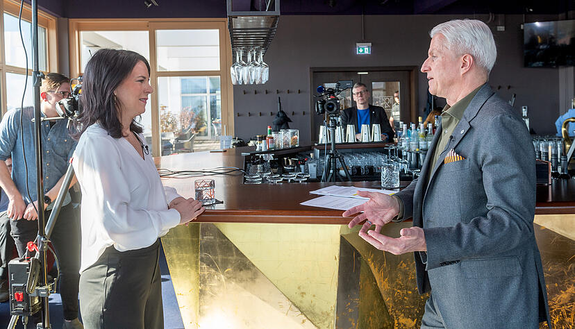 Außenministerin Annalena Baerbock stellte sich am Montag im Heilbronner Parkhotel den Fragen von Stimme-Chefredakteur Uwe Ralf Heer. Außenministerin Annalena Baerbock stellte sich am Montag im Heilbronner Parkhotel den Fragen von Stimme-Chefredakteur Uwe Ralf Heer.