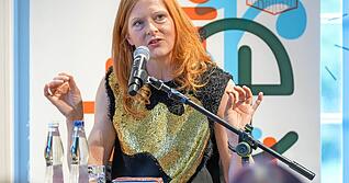 Der Moment des &Uuml;bergangs zur Diktatur am Beispiel Hamburgs in den 1930er Jahren hat sie interessiert: Anja Kampmann pr&auml;zisiert.