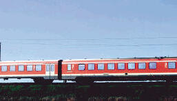 Moderne Stadtbahnz&uuml;ge verbinden ab 10. Dezember Heilbronn und &Ouml;hringen. Alle zwei Stunden fahren auch schnelle Regional-Express-Z&uuml;ge auf dieser Strecke und weiter &uuml;ber Schw&auml;bisch Hall nach Crailsheim mit Anschluss in Richtung N&uuml;rnberg. Einsetzen wird die Bahn daf&uuml;r die inzwischen rot lackierten alten Dieseltriebwagen. (Foto: Deutsche Bahn)