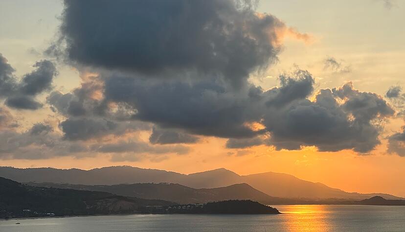 Koh Samui lockt mit herrlichen Buchten und spektakul&auml;ren Sonnenunterg&auml;ngen - hat aber wegen des Tourismus bereits jetzt viele Probleme. (Archivbild)