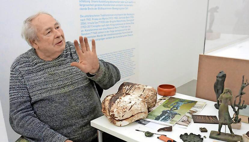 "Mein Käthchen, das ist die kosmische Macht der Liebe": Bildhauer Dieter Läpple, hier 2019 bei "Artists" Favourites" in der Kunsthalle Vogelmann. 
Foto: Archiv/Welzin