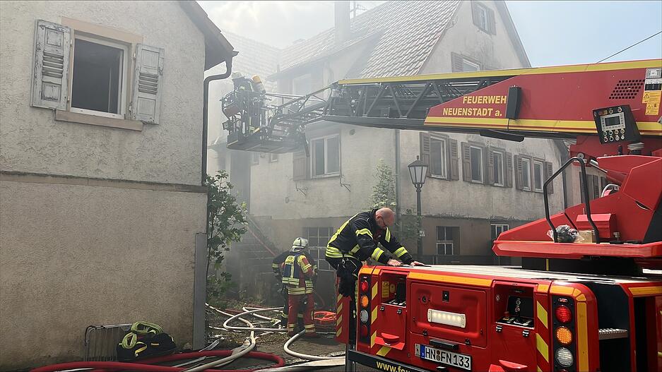 Scheune in Möckmühl-Bittelbronn brennt:  Bilder zeigen Großeinsatz