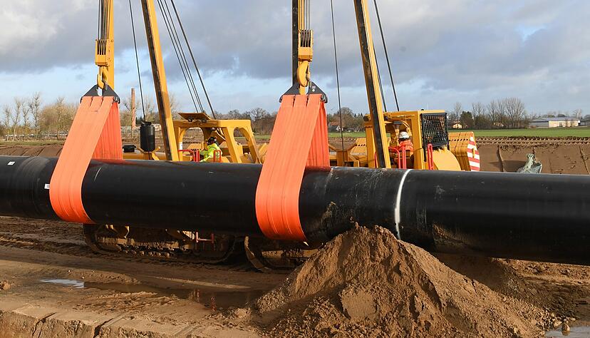 Solch eine Baustelle ist bald auch hier zu sehen. Denn durch die Region Heilbronn wird eine zusätzliche Gas-Pipeline verlegt. Die Rohre sind 1,20 Meter dick.
Foto: dpa