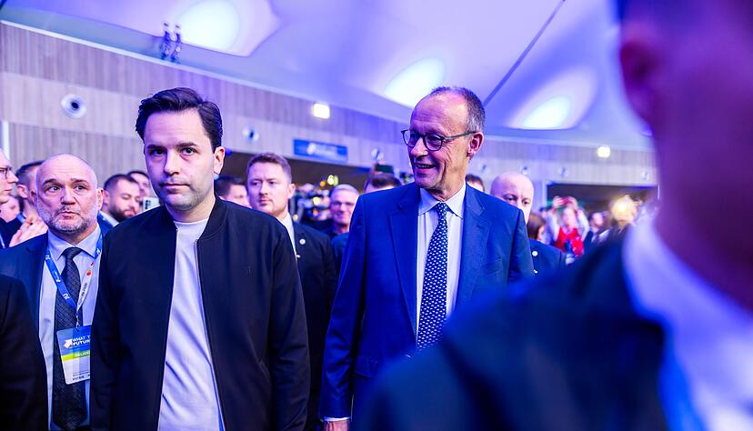 JU-Chef Johannes Winkel (links) ist im Rentenstreit grundlegend anderer Meinung als Kanzler Merz.