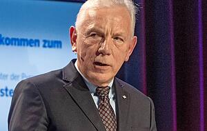 Konzentriert und kämpferisch: Amtsinhaber Harry Mergel lobte die großen Schritte der Stadt bei Bildung und Forschung.