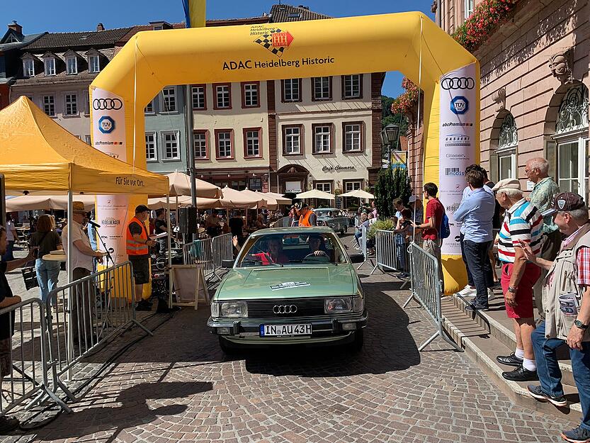 Fahrt durch die Heidelberger Innenstadt Fahrt durch die Heidelberger Innenstadt