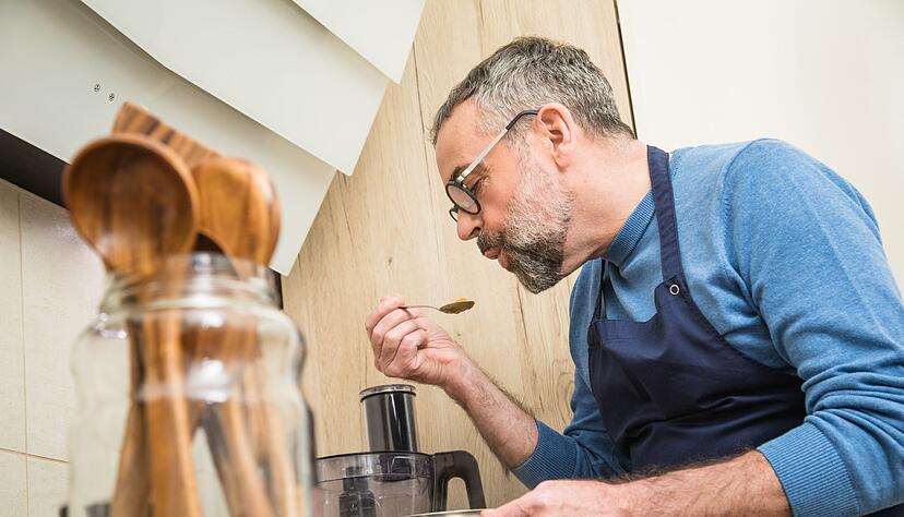 Etwas Einfaches, Schnelles mit wenigen Zutaten zu kochen, steigert die Motivation. Etwas Einfaches, Schnelles mit wenigen Zutaten zu kochen, steigert die Motivation.