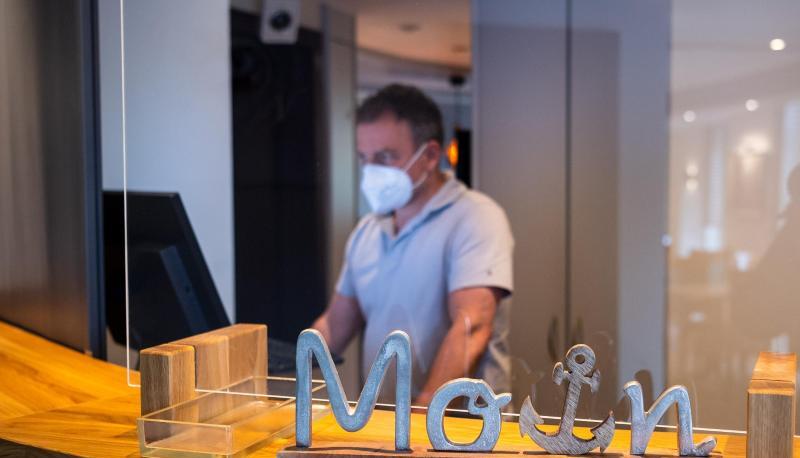 Nach langer Zwangspause starten Gaststätten und Hotels in die Sommersaison, aber es mangelt vielerorts an genügend Hilfs- und Fachpersonal.