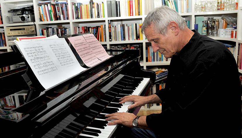 Jahrelang gehört das Klavier zu ihm (Archivbild) Jahrelang gehört das Klavier zu ihm (Archivbild)