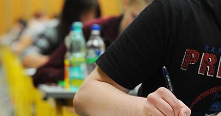 Weniger Schüler verlassen die Schule ohne Abschluss. Foto: Armin Weigel/ Archiv Weniger Schüler verlassen die Schule ohne Abschluss. Foto: Armin Weigel/ Archiv