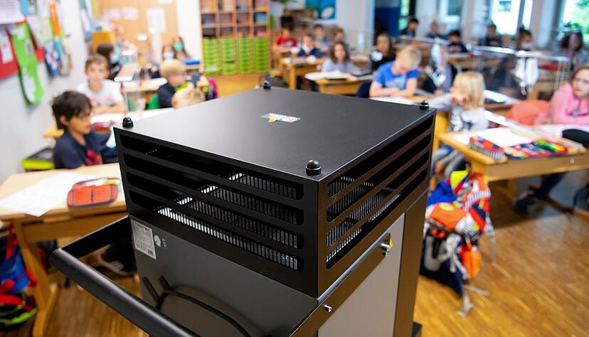 Luftfilter k&ouml;nnen in schwer l&uuml;ftbaren Klassenr&auml;umen die Infektionsgefahr mit Coronaviren verringern &minus; wenn sie richtig betrieben werden.
Foto: dpa