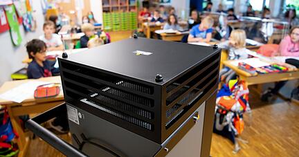 Luftfilter k&ouml;nnen in schwer l&uuml;ftbaren Klassenr&auml;umen die Infektionsgefahr mit Coronaviren verringern &minus; wenn sie richtig betrieben werden.
Foto: dpa