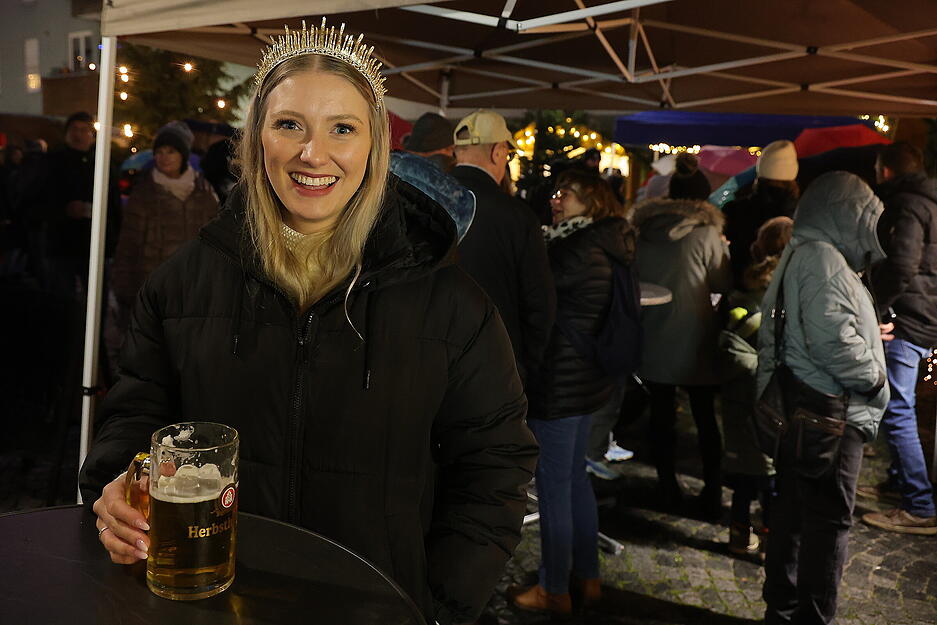 ... über das sich die erwachsenen Gäste des "Winterzaubers" in Niedernhall bei der Eröffnung freuen können. ... über das sich die erwachsenen Gäste des "Winterzaubers" in Niedernhall bei der Eröffnung freuen können.