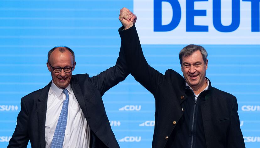 Die Umfragen sagen einen klaren Vorsprung f&uuml;r die Union bei der Bundestagswahl am Sonntag voraus - und eine Zitterpartie f&uuml;r kleine Parteien. Kanzlerkandidaten und Parteien k&auml;mpfen bis zuletzt.