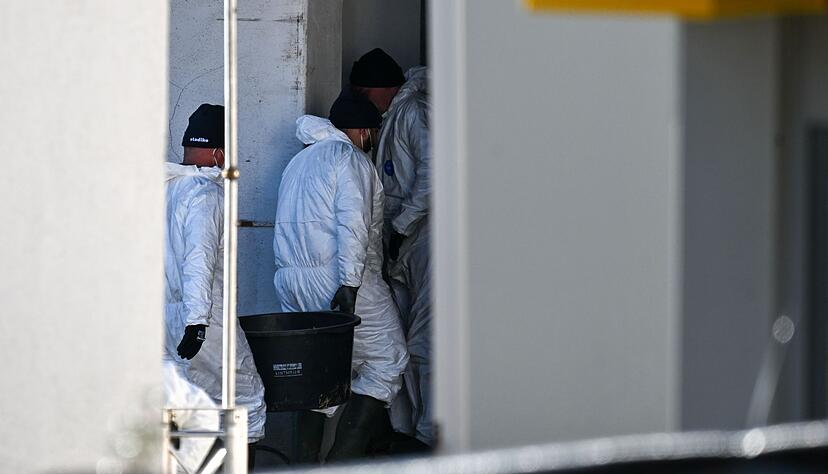 In dem betroffenen Gefl&uuml;gelbetrieb in &Ouml;llingen (Alb-Donau-Kreis) wurden rund 15.000 Tiere get&ouml;tet.