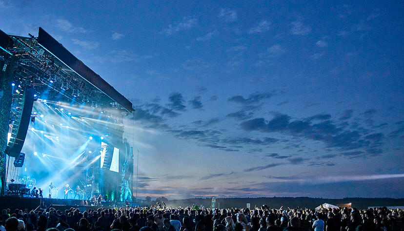Das Metal-Festival Summer Breeze auf dem Flugplatz des Aeroclubs Dinkelsb&uuml;hl ist mit etwa 40 000 Besuchern und &uuml;ber 130 Bands eines der gr&ouml;&szlig;ten in Deutschland.