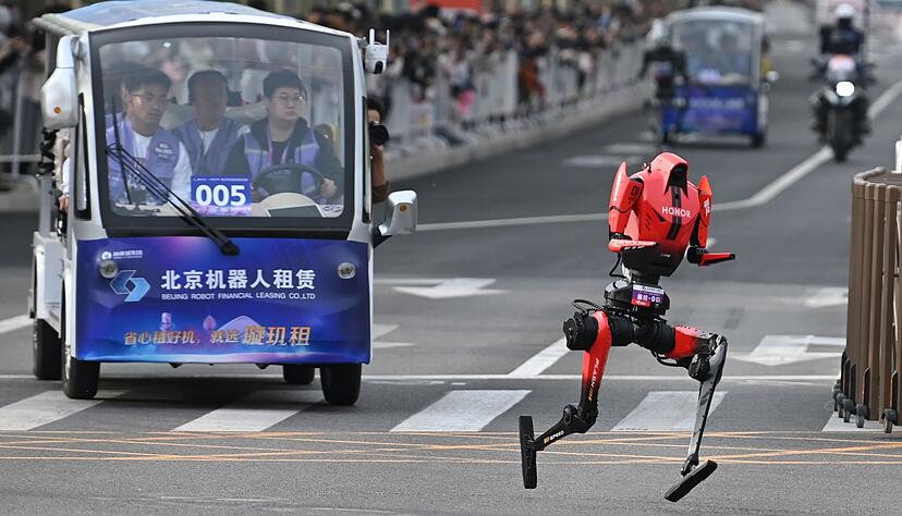 Der Roboter des Smartphone-Herstellers Honor war auch im Trainingslauf der Schnellste.