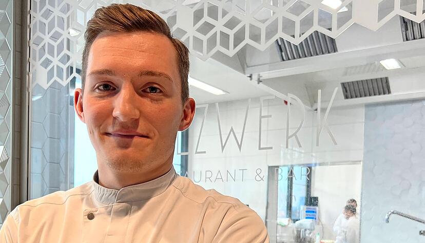 Richard Braun ist mit seinen 24 Jahren einer der j&uuml;ngsten K&uuml;chenchef der Region Heilbronn-Franken. Seit Oktober 2020 arbeitet er im Salzwerk in Bad Rappenau, dem Restaurant im Hotel Saline1822. Foto: Ulrike Plapp-Schirmer