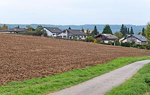 Das geplante Neubaugebiet "Hofäcker/Bei der Schießmauer" in Willsbach war Gegenstand der Haushaltsreden. Es ging um die Bedenken der Anwohner wegen der Verkehrsbelastung. Die Grünen regen eine Anbindung an die K2127 an.
Fotos: Archiv/Berger