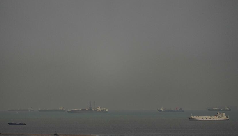 Die Schifffahrt wird durch den Iran-Krieg weiterhin massiv behindert. Die Schifffahrt wird durch den Iran-Krieg weiterhin massiv behindert.