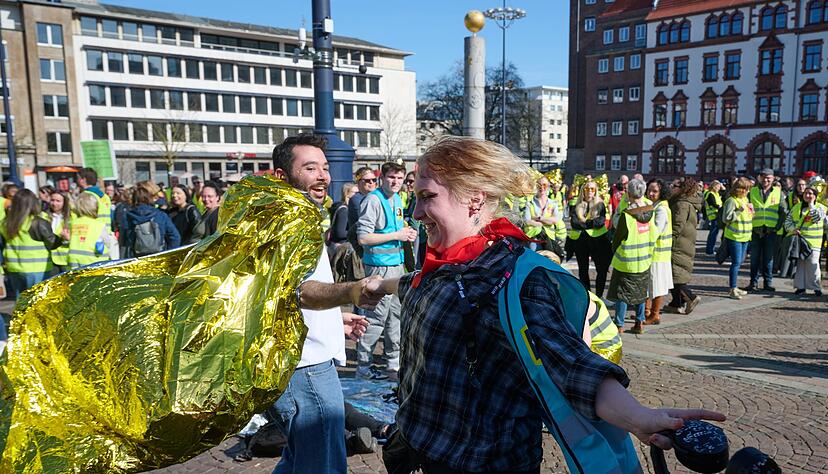 Frauen im Mittelpunkt: Verdi verlangt mehr Geld.