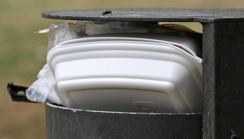 Einwegverpackungen im Müll: Tübingen erhebt eine Sondersteuer, Heilbronn prüft das Modell.