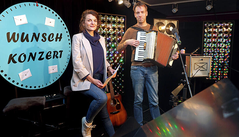 Haben „Wunschkonzert – Der Soundtrack deines Lebens“ konzipiert: Sophie Püschel vom Theater Heilbronn und Musiker Johannes Zimmermann.