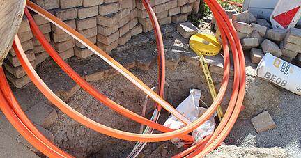 Ob die Kabel fürs Hochgeschwindigkeits-Internet bald auch im Kupferzeller 190-Einwohner-Teilort verlegt werden? Die Einwohner fühlen sich ignoriert.
Foto: Archiv/Riecker Ob die Kabel fürs Hochgeschwindigkeits-Internet bald auch im Kupferzeller 190-Einwohner-Teilort verlegt werden? Die Einwohner fühlen sich ignoriert.
Foto: Archiv/Riecker