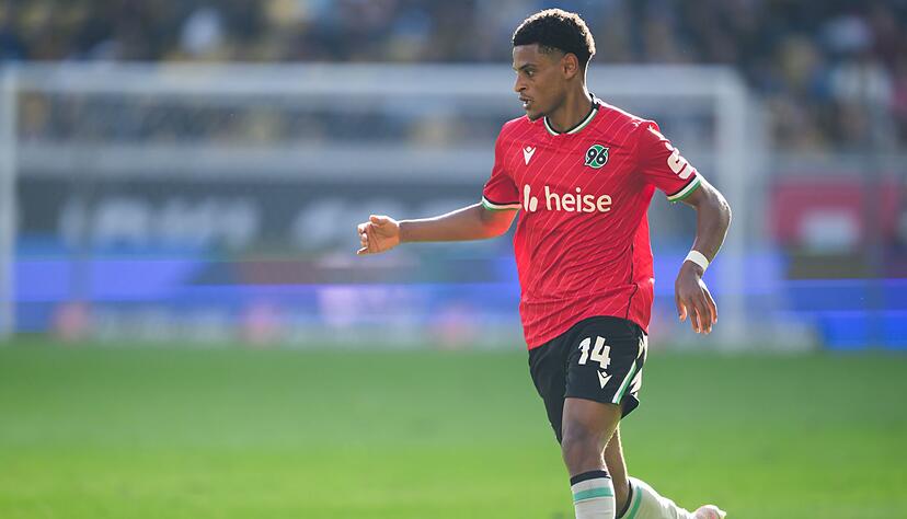 Melkamu Frauendorf (hier im Trikot von Hannover 96 II) wurde nach Angaben der Kickers Offenbach und der Stuttgarter Kickers rassistisch beleidigt. (Archivbild) Melkamu Frauendorf (hier im Trikot von Hannover 96 II) wurde nach Angaben der Kickers Offenbach und der Stuttgarter Kickers rassistisch beleidigt. (Archivbild)