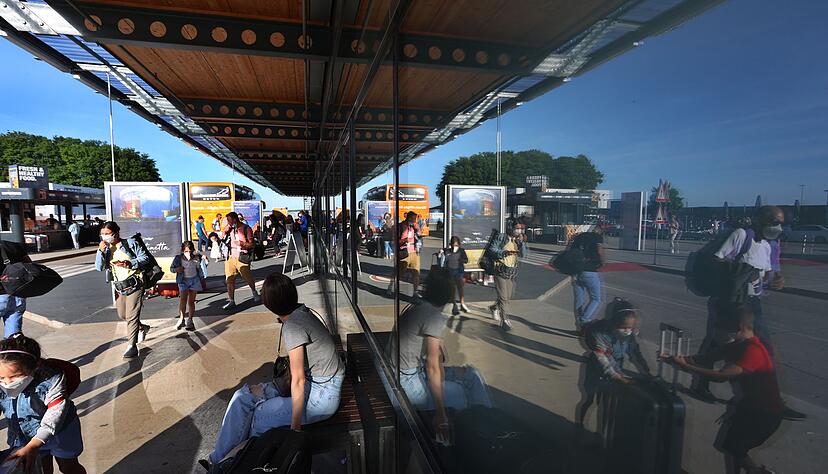 Der Flughafen bei Memmingen hat mittlerweile mehr als drei Millionen Passagiere im Jahr. Deswegen muss die Grenzpolizei am Airport auch weiter aufgestockt werden. (Archivbild)